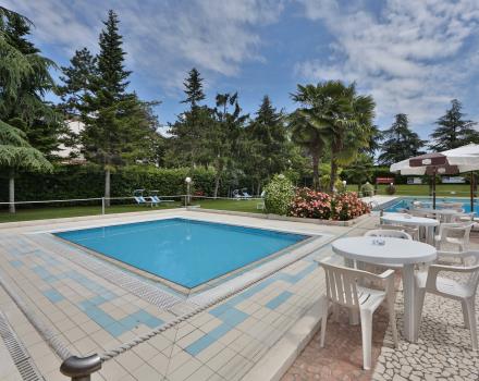Best Western Plus Hotel Modena Resort la piscina estiva dei bambini