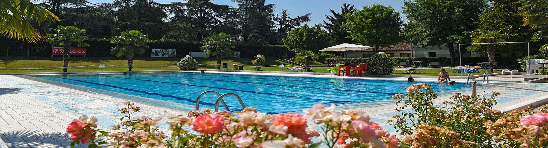 The hotel guests can use the outdoor pools Green Club for free